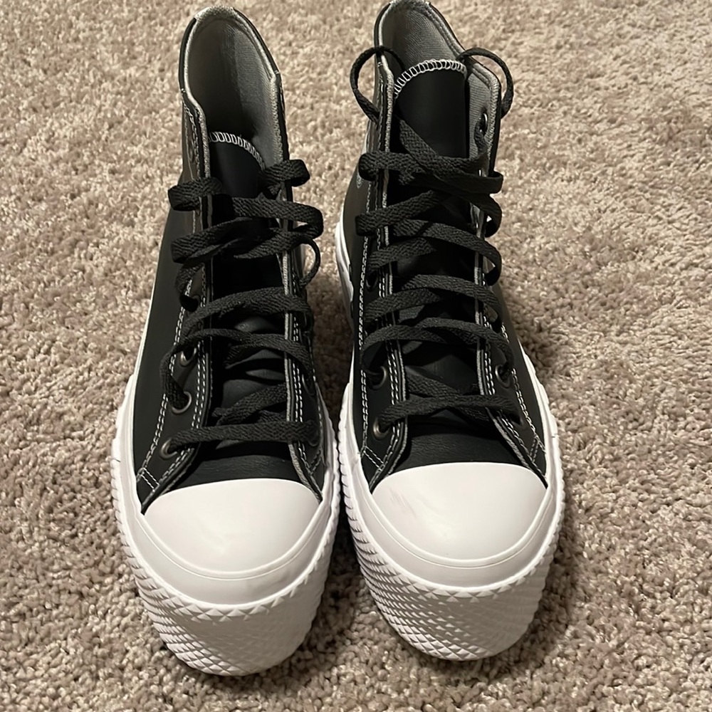 Converse - Women 8.5